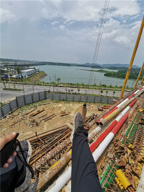 中山区作业中发生设备损坏或人员意外，责任怎么划分？